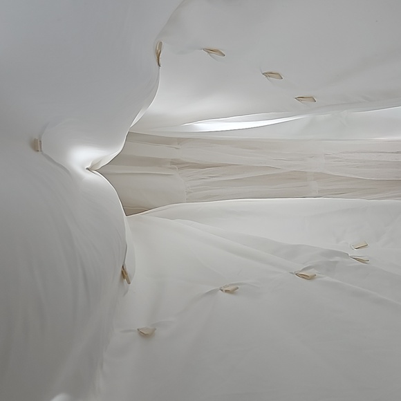 Size 4 ivory Satin trumpet wedding dresses with godet pleats, like new condition - Picture 13 of 16